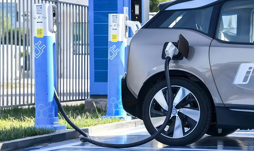 What is the correct charging method for lithium iron phosphate batteries?